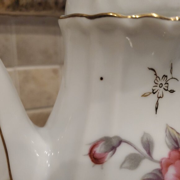 Vintage Royal Crown Porcelain Teapot with Floral & Gold Accents - Picture 7 of 9